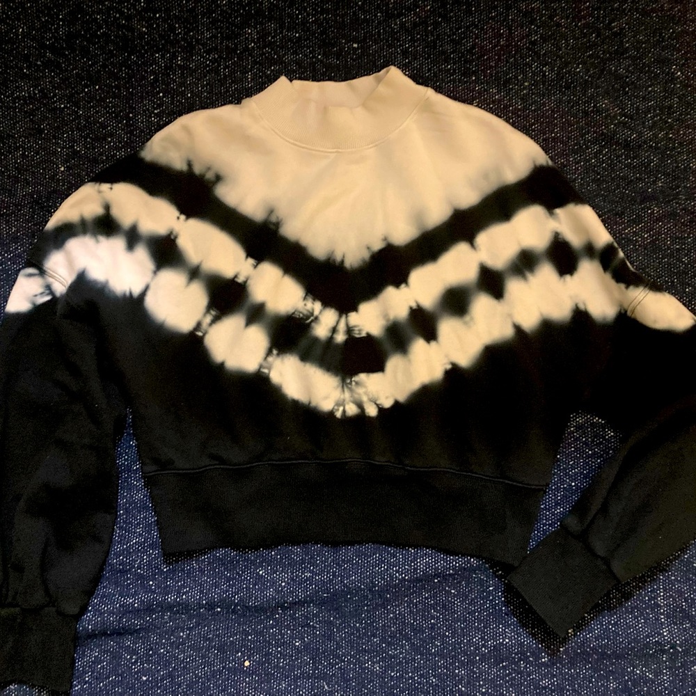 Fabletics Black and White Tie-Dye Sweatshirt